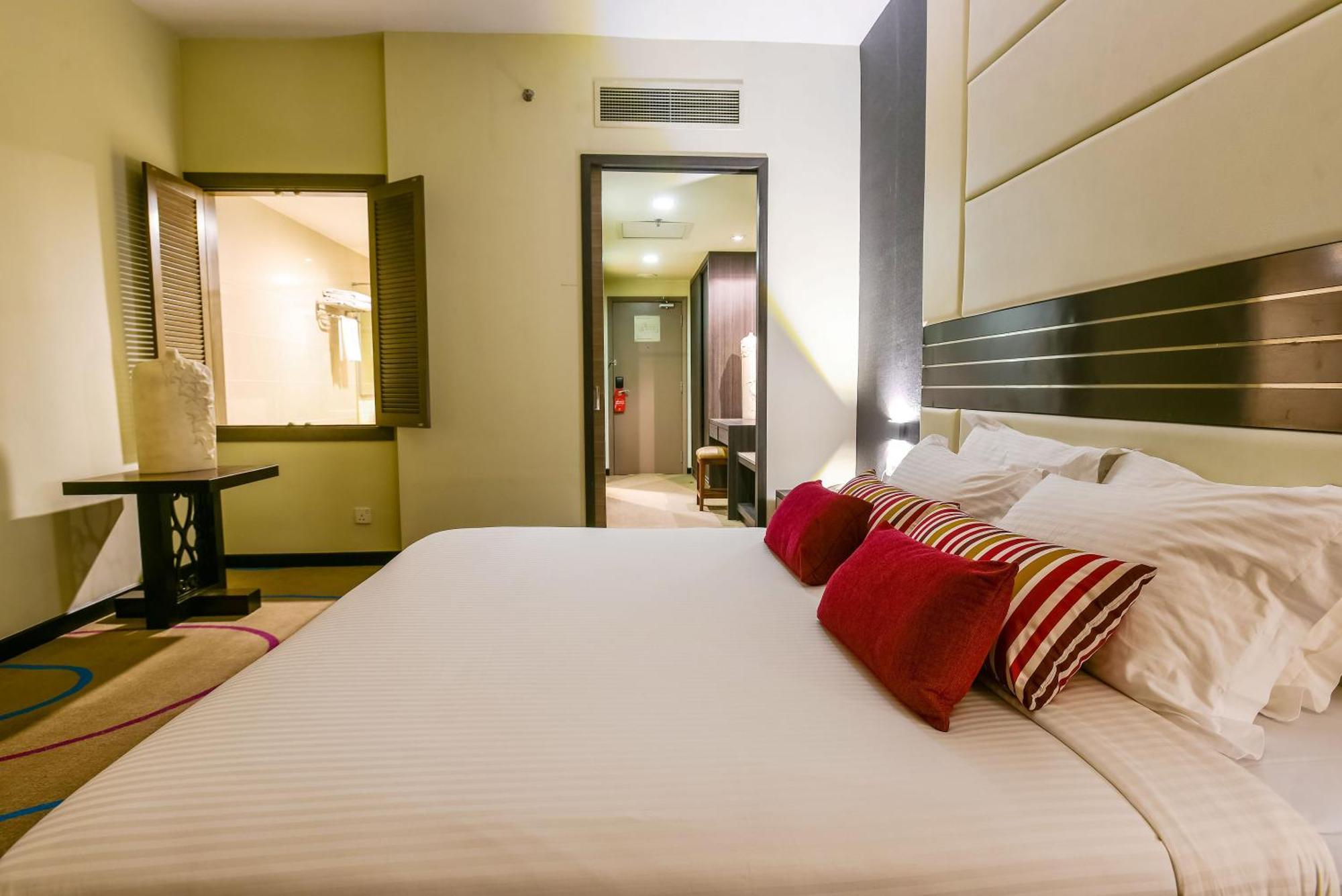 Premiere - Complimentary Shuttle To Wholesale Market Hotel 4*