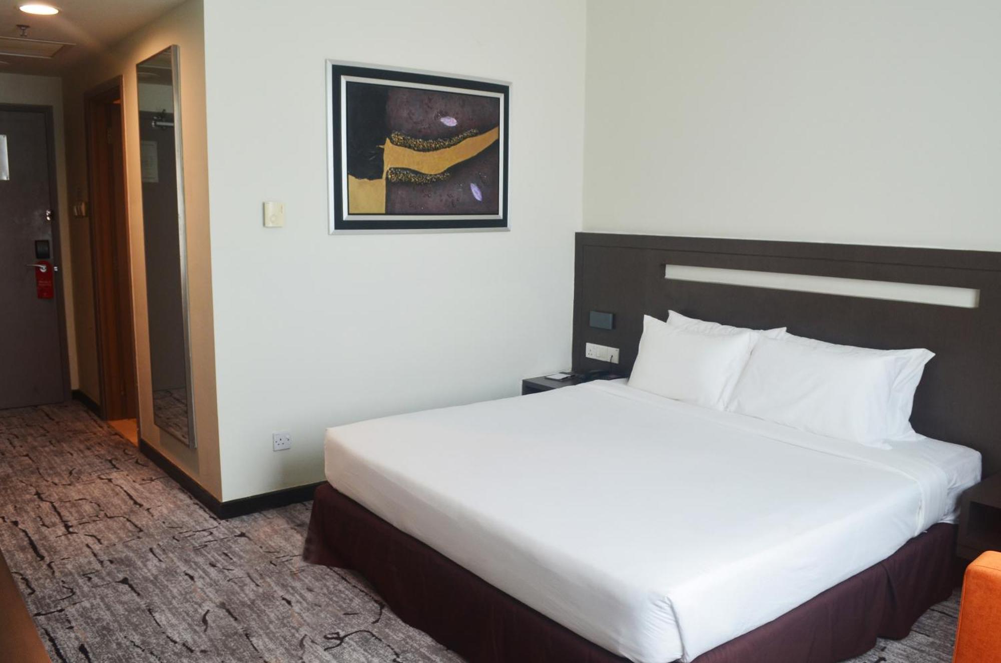 Premiere - Complimentary Shuttle To Wholesale Market Klang