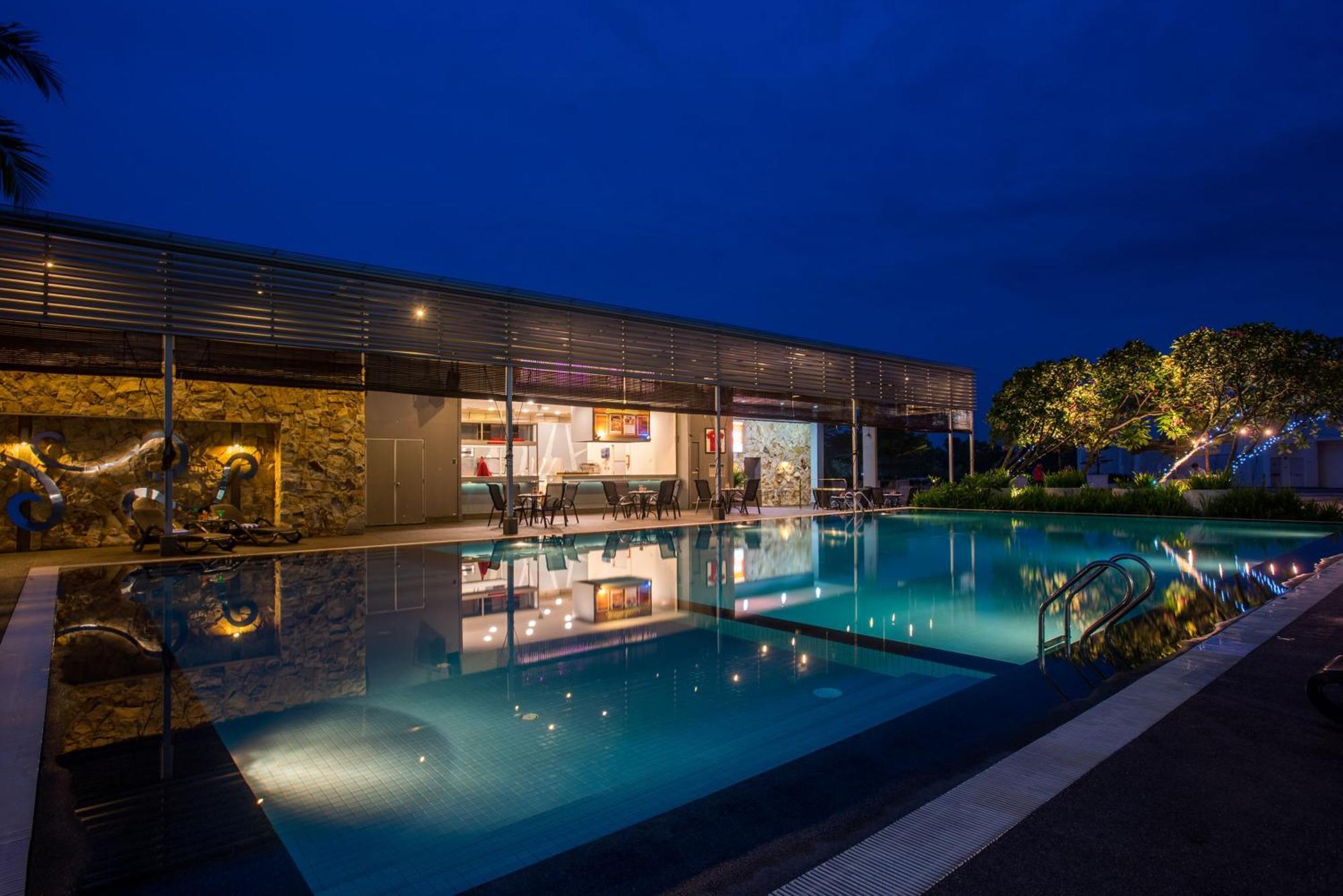 Premiere - Complimentary Shuttle To Wholesale Market Hotel