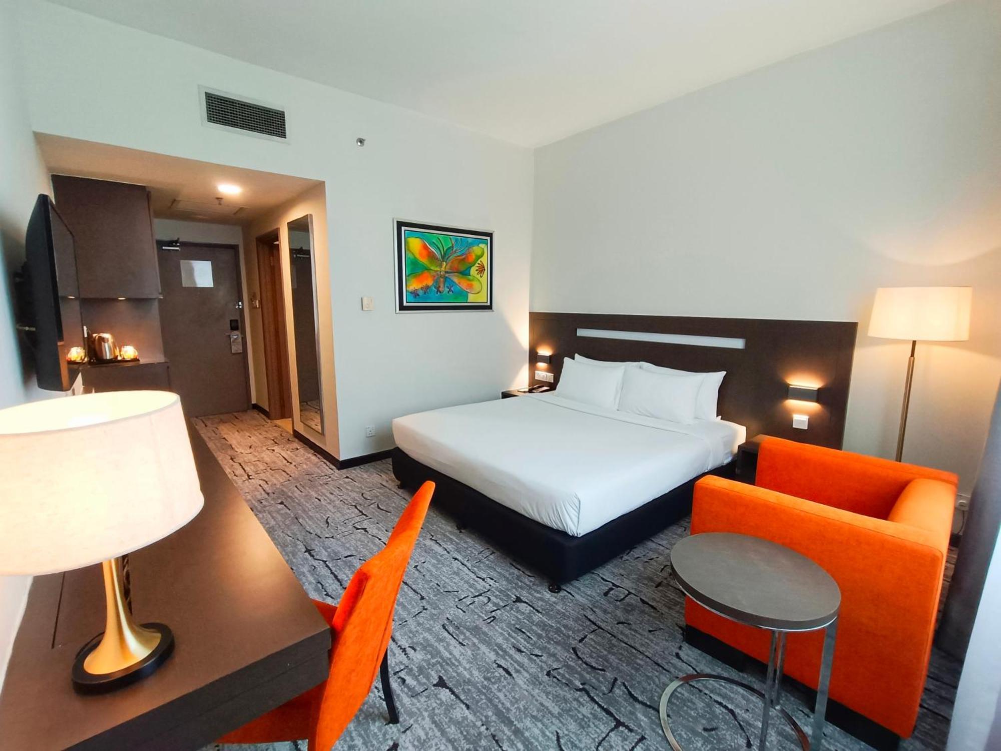 Premiere - Complimentary Shuttle To Wholesale Market Hotel