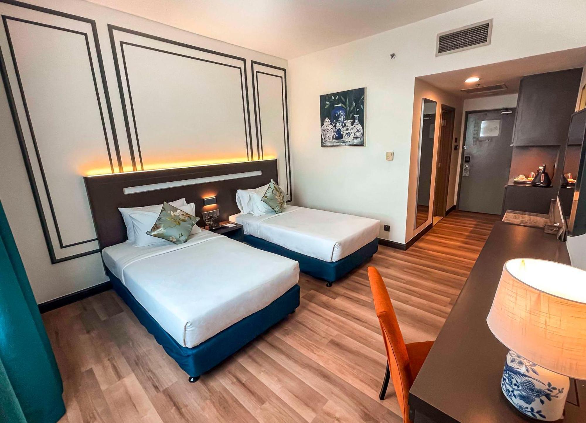 Premiere - Complimentary Shuttle To Wholesale Market Hotel