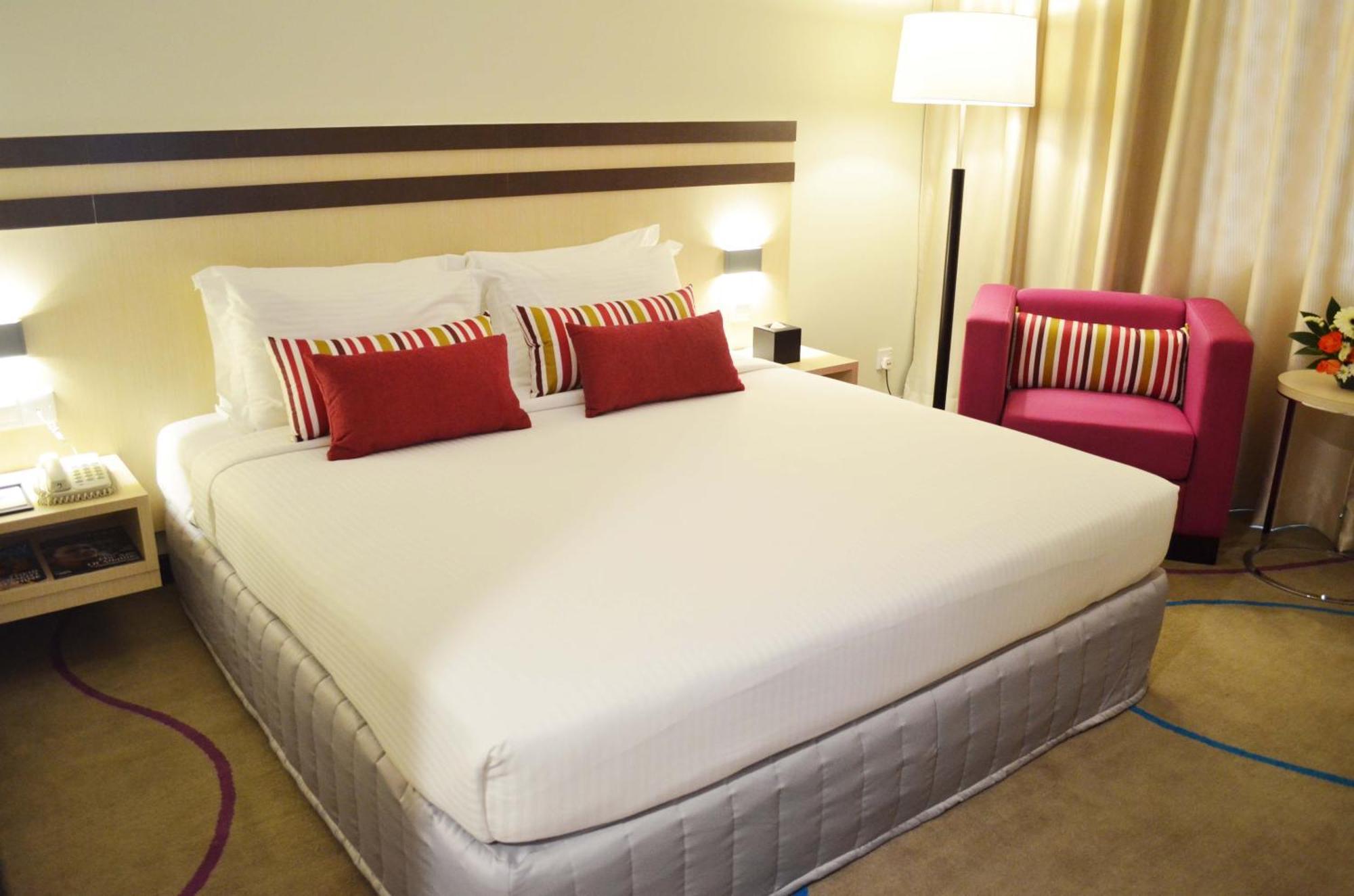 Premiere - Complimentary Shuttle To Wholesale Market Hotel