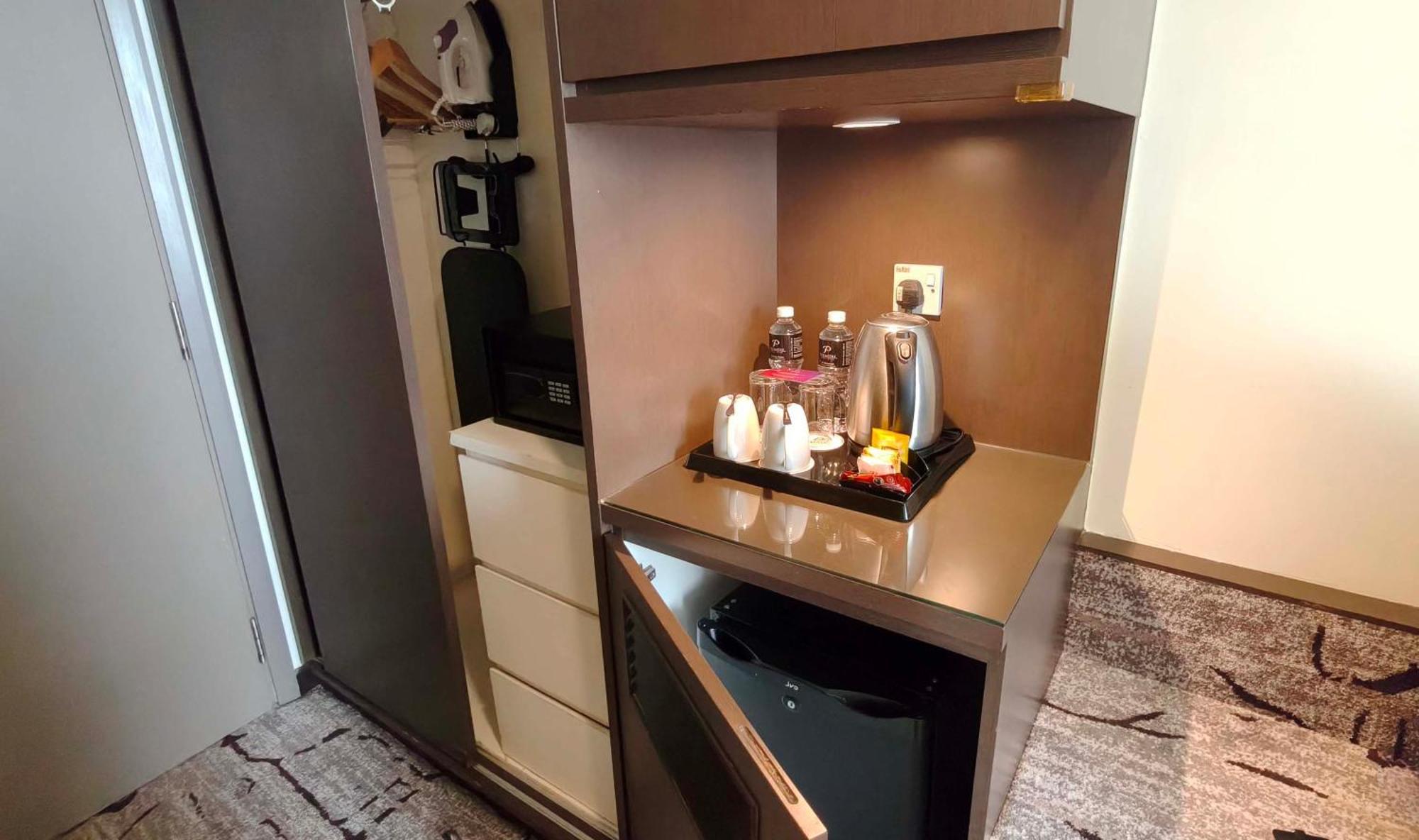 Hotel Premiere - Complimentary Shuttle To Wholesale Market 4*