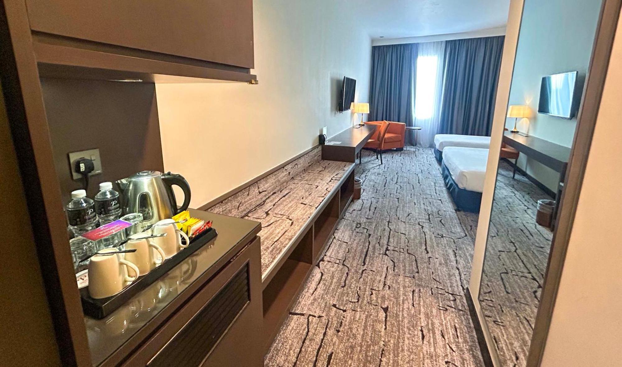 Hotel Premiere - Complimentary Shuttle To Wholesale Market 4*